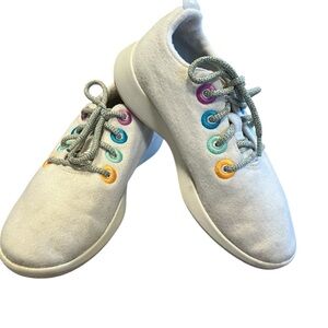 Allbirds White and Blue Wool Sneakers with Vibrant Eyelets Youth Size 1